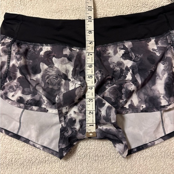 Lululemon Run Times Shorts Mini Obscurred Black Dusty Mauve / Black White Floral - Picture 7 of 15